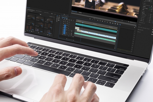 サービスのエディターを使ったコーディング中の様子の画像